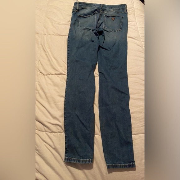 Ripped Guess Jeans​ - Picture 2 of 4